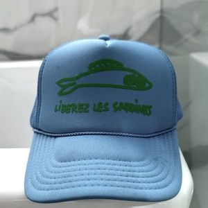 CLARE V TRUCKER HAT